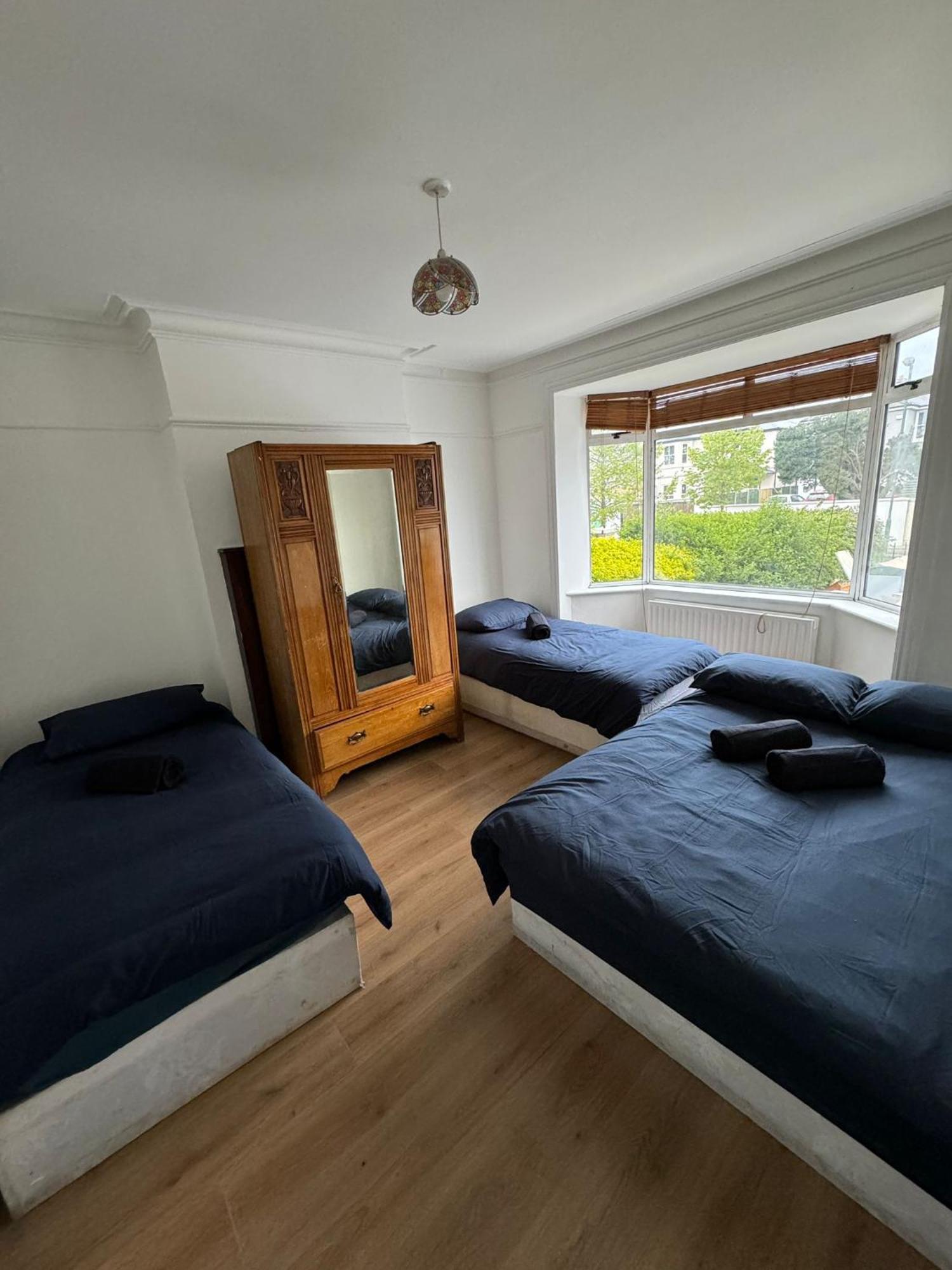 Big Family Room In Room At 2 Iveragh Rd-4 Dublino Esterno foto